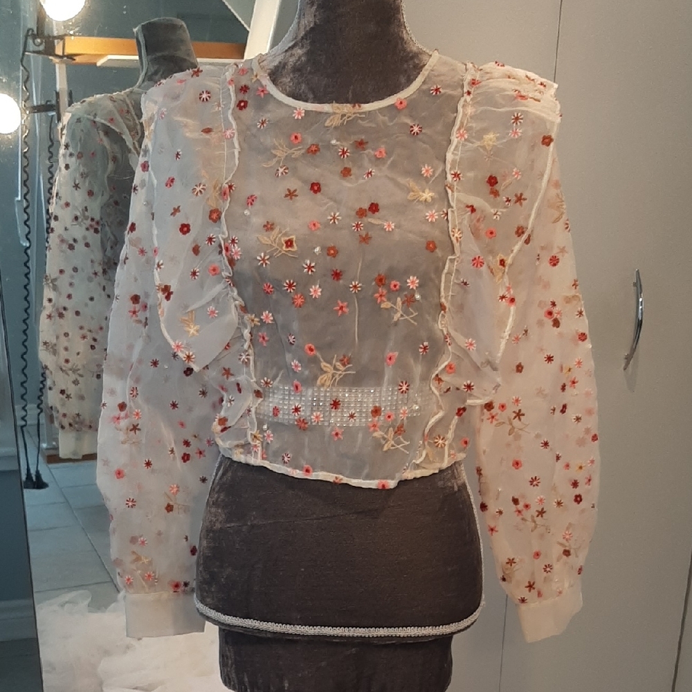 ZARA💐LNWT Chic Sheer White Blouse with Red Floral Embroidery & Faux Pearls Sz M - Picture 1 of 11